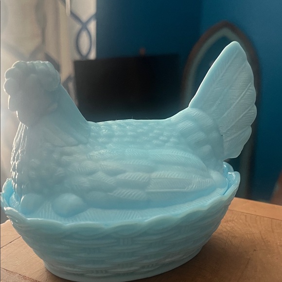 Light Blue milk glass hen on nest Westmoreland - Picture 2 of 4